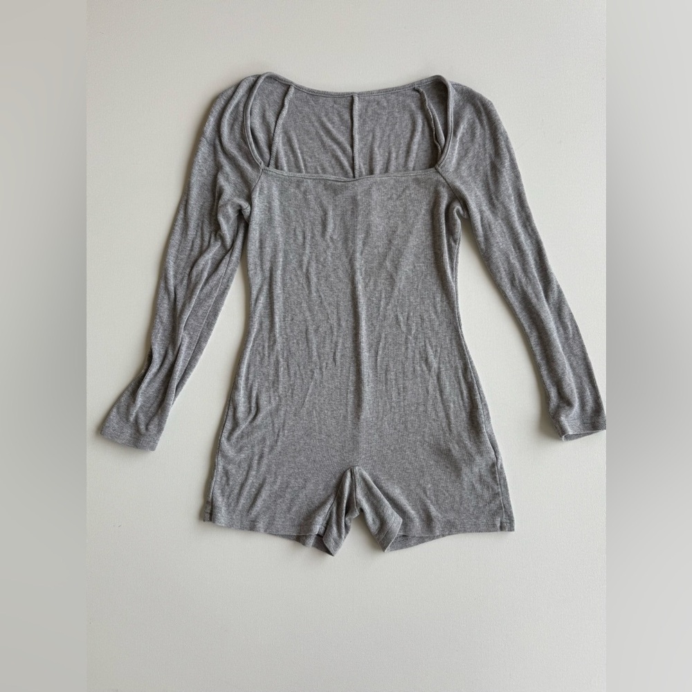 ✨Gray Long Sleeve Romper✨ - Picture 3 of 12